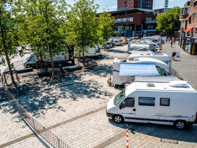 Camperen op het plein Van heek 2022-104