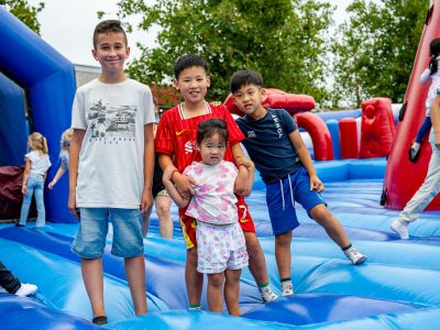 Zondagmarkt Grootste springkussen ter wereld en waterfestijn 2025-12