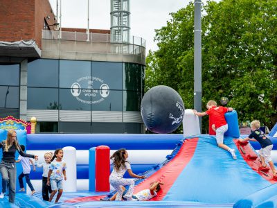Zondagmarkt Grootste springkussen ter wereld en waterfestijn 2025-13