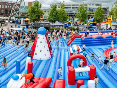 Zondagmarkt Grootste springkussen ter wereld en waterfestijn 2025-25