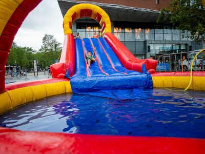 Zondagmarkt Grootste springkussen ter wereld en waterfestijn 2025-29