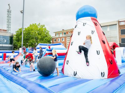 Zondagmarkt Grootste springkussen ter wereld en waterfestijn 2025-3