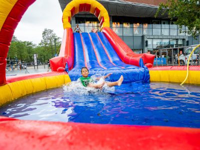 Zondagmarkt Grootste springkussen ter wereld en waterfestijn 2025-30