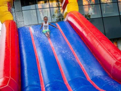 Zondagmarkt Grootste springkussen ter wereld en waterfestijn 2025-32