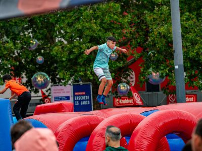 Zondagmarkt Grootste springkussen ter wereld en waterfestijn 2025-36