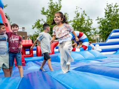 Zondagmarkt Grootste springkussen ter wereld en waterfestijn 2025-47