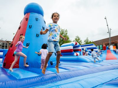 Zondagmarkt Grootste springkussen ter wereld en waterfestijn 2025-5