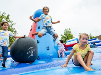 Zondagmarkt Grootste springkussen ter wereld en waterfestijn 2025-6