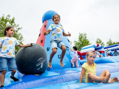 Zondagmarkt Grootste springkussen ter wereld en waterfestijn 2025-7