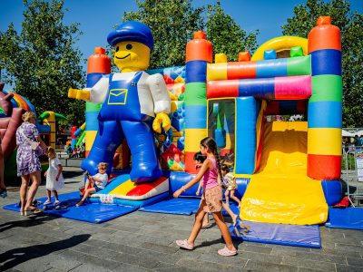 Springkussenfestival op het Van Heekplein 2026-27